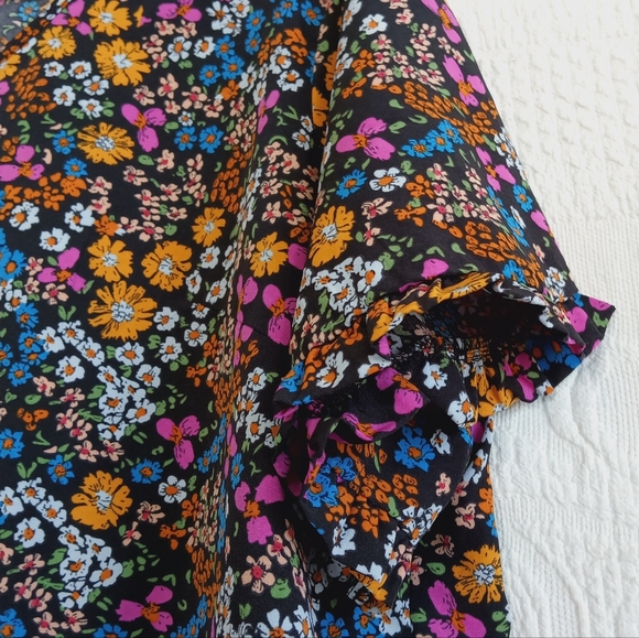 SHEIN Ditsy Floral Print Blouse Colorful Ruffle Cute Boxy Plus Size Flowy 2x - Picture 4 of 8